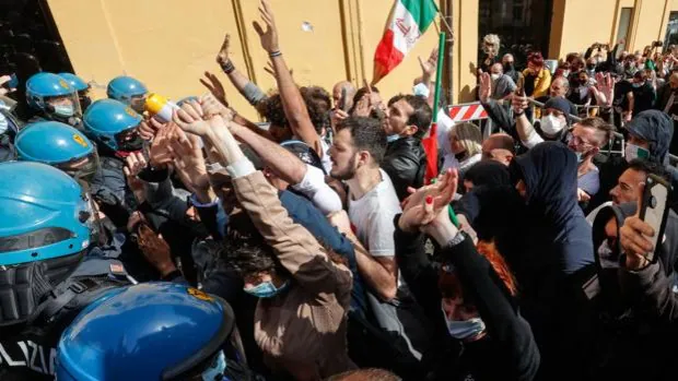 Manifestaciones en toda Italia contra las restricciones por el Covid