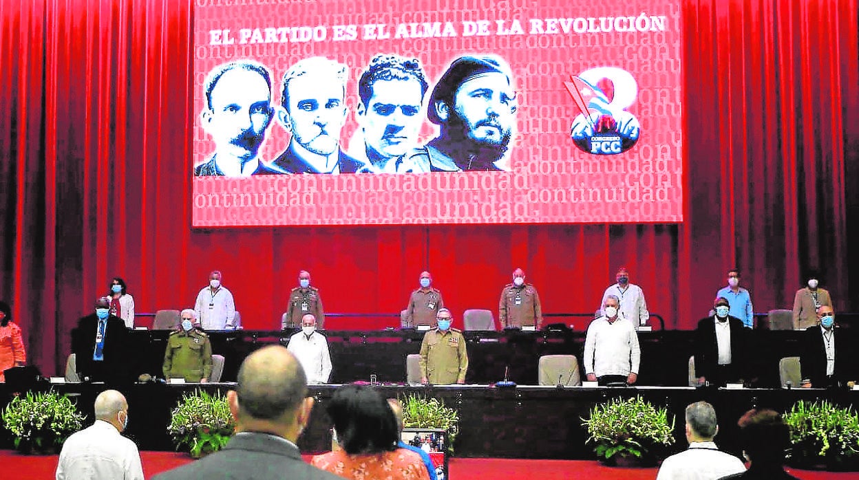 Apertiura del VIII congreso del PC cubano