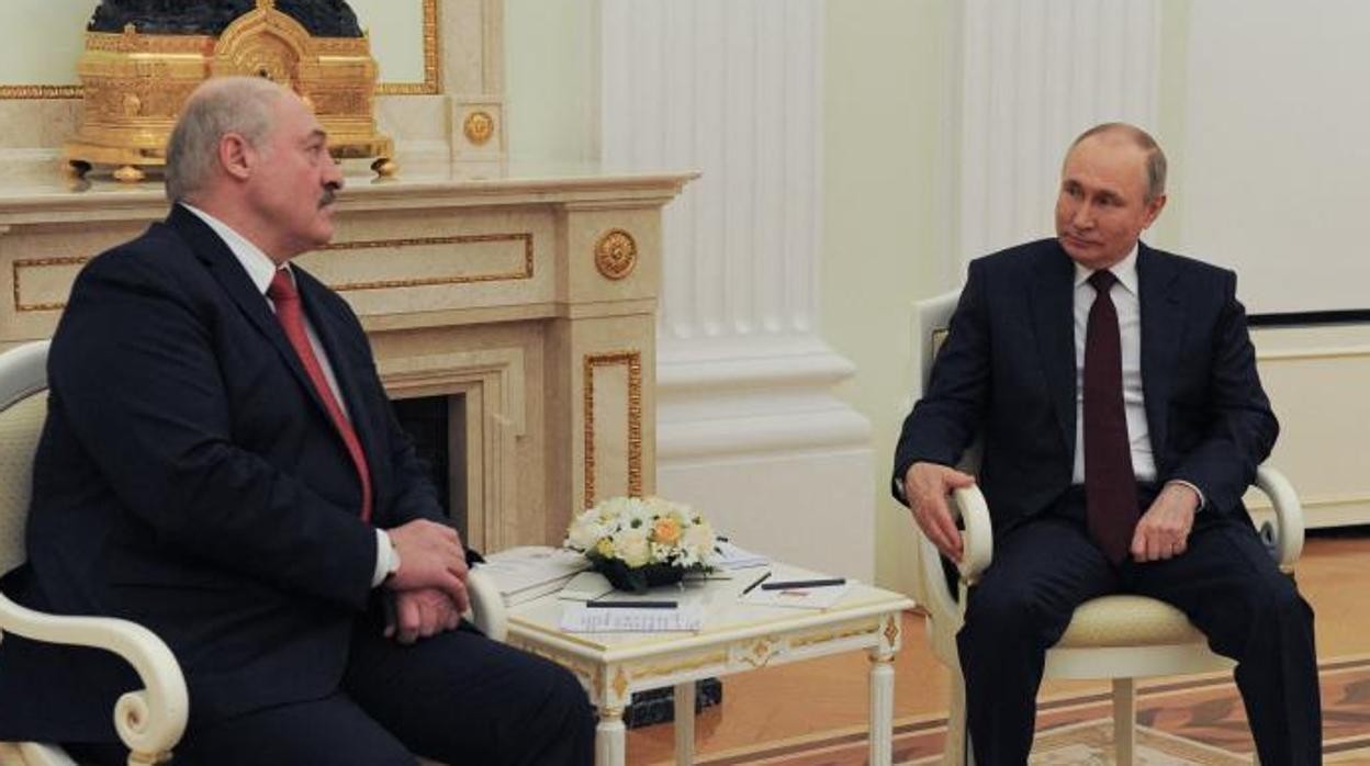 Alexánder Lukashenko y Vladímir Putin, durante su encuentro de este jueves en Moscú