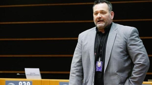 El Parlamento Europeo retira la inmunidad parlamentaria a un eurodiputado neonazi griego