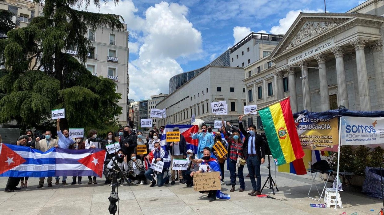 Asociaciones de cubanos frente al Congreso este martes