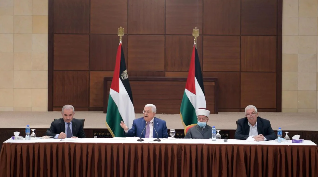 El presidente palestino, Mahmud Abás, este jueves durante una reunión con su partido y los líderes de otras agrupaciones