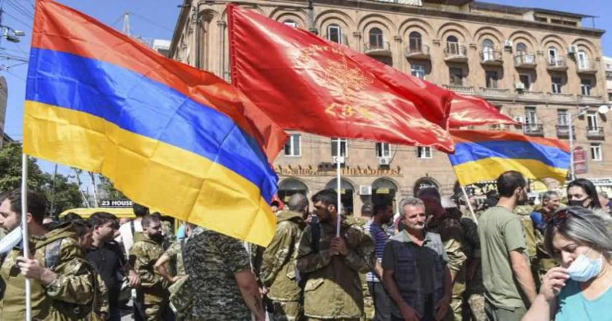 Voluntarios de la Federación Revolucionaria Armenia se reúnen para irse a Artsakh (Nagorno-Karabah), el pasado otoño