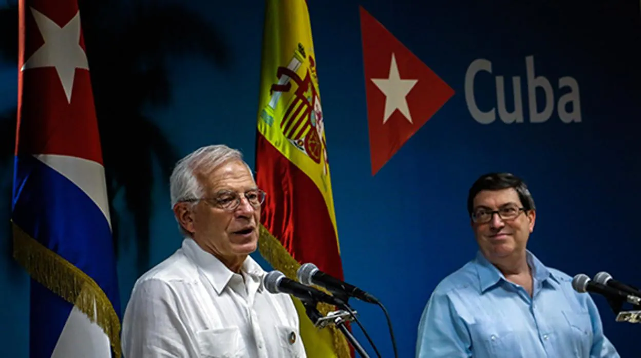 El Alto Represenante de Asuntos Exteriores de la UE, Josep Borrell, junto al canciller cubano Bruno Rodríguez, en La Habana, en 2019