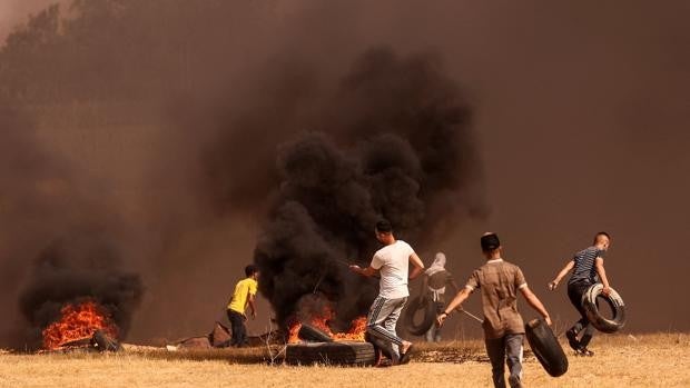 Los cohetes palestinos matan a dos mujeres en el sur de Israel y se extienden a Tel Aviv