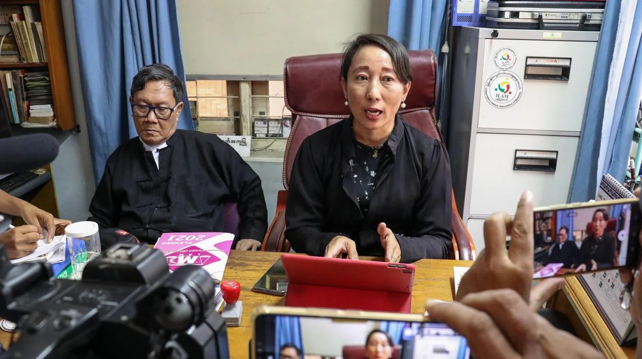 Suu Kyi asiste a la Corte tras meses de aplazamiento de su juicio
