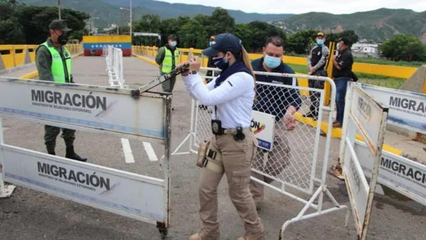 Colombia reabre la frontera con Venezuela tras más de un año bloqueada