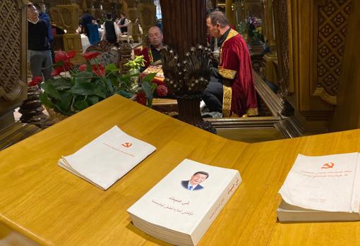 La figura del presidente Xi Jinping, el líder más autoritario en China desde Mao Zedong, está presente hasta en los restaurantes tradicionales de Xinjiang