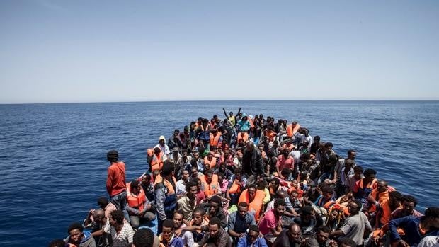 Hallan a 150 emigrantes muertos en un naufragio frente a las costas de Yemen