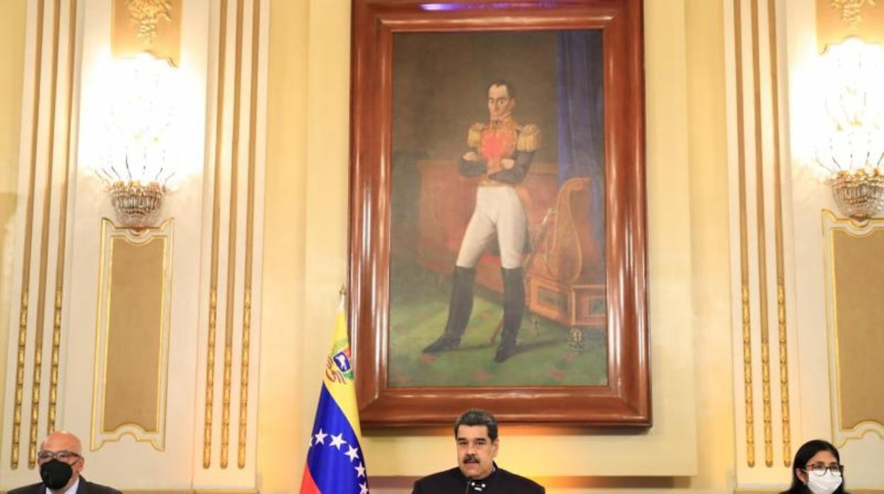 Maduro crea una comisión para hacer una «revolución judicial»