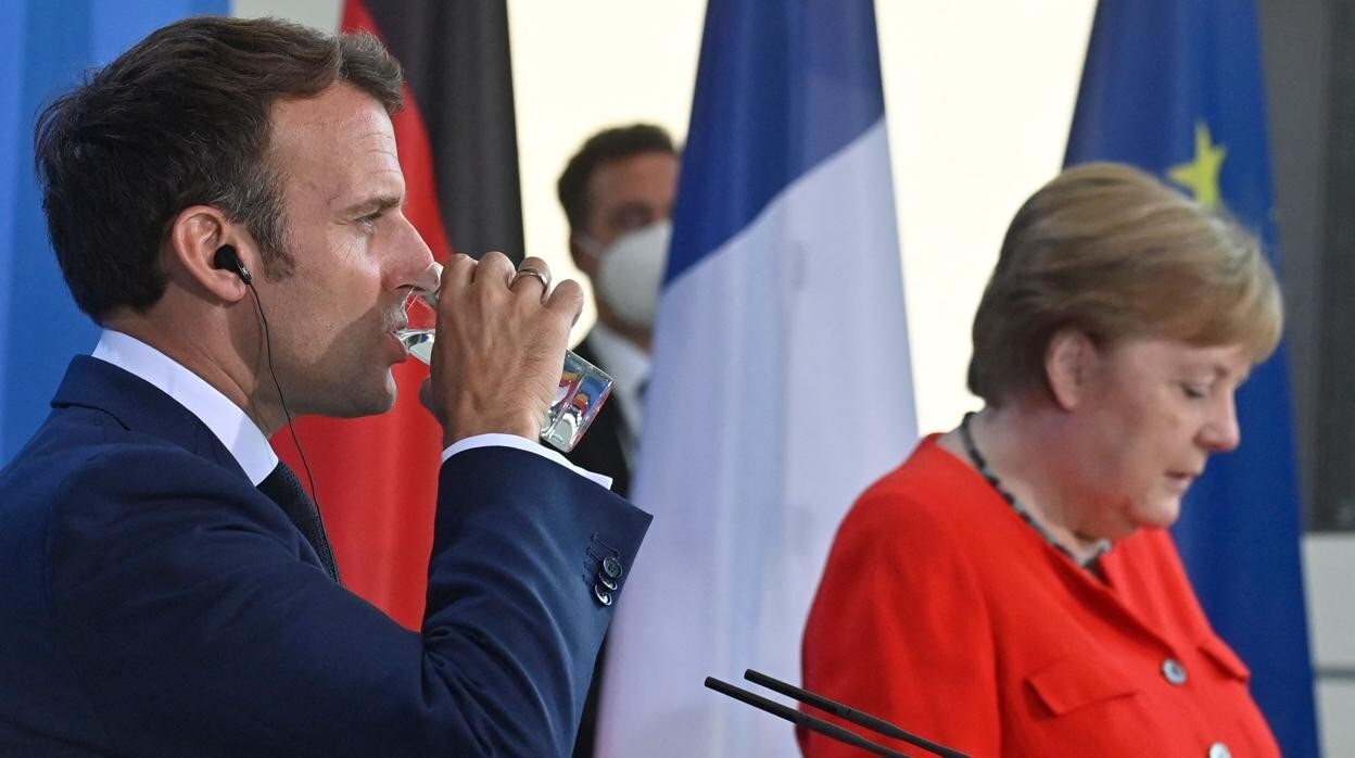 El presidente francés, Emmanuel Macron, y la canciller alemana Angela Merkel