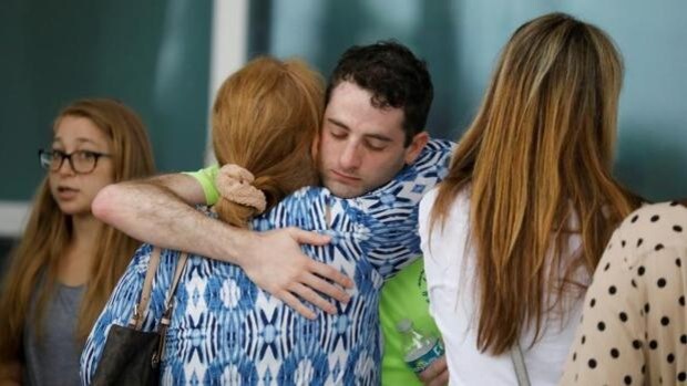 Numerosos hispanos y judíos, entre los 159 desaparecidos del edificio que se derrumbó en Miami