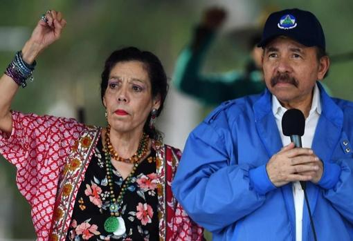 El presidente nicaragüense, Daniel Ortega, y su mujer la vicepresidenta, Rosario Murillo