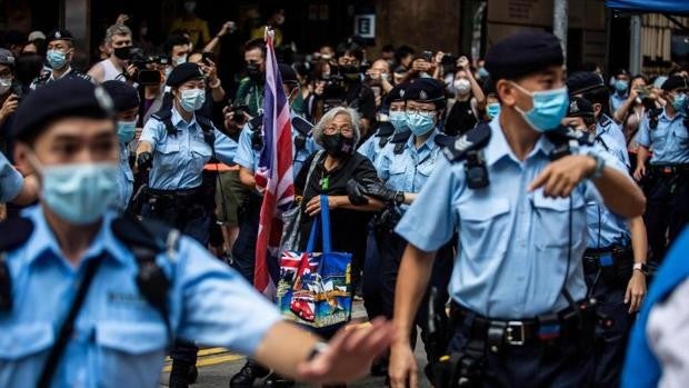 El fuerte despliegue policial aborta la marcha por la devolución de Hong Kong a China