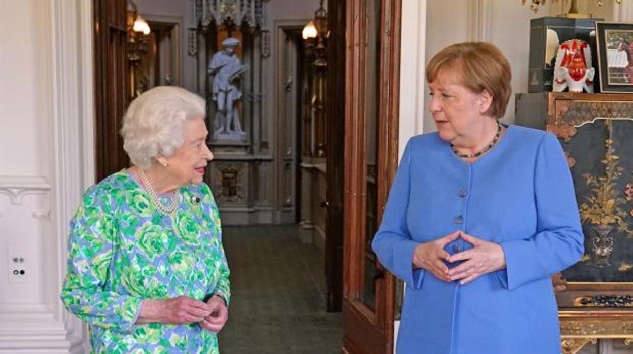 La Reina y la canciller en el Palacio de Windsor