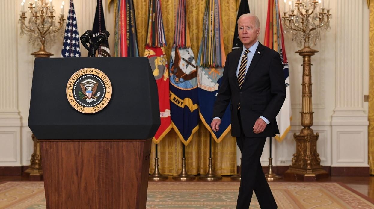 El presidente Biden este jueves antes de hablar a la prensa sobre la la retirada de tropas de Afganistán/ Robles dice que «no se puede dejar sola a la población de Afganistán»