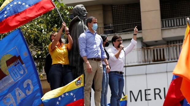 Caracas imputa al líder opositor Guevara por «traición a la patria»