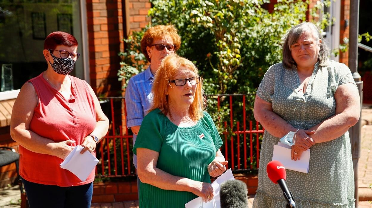 Las familias de la masacre de Ballymurphy hacen una declaración a raíz de la propuesta de Brandon Lewis de poner fin a todos los enjuiciamientos