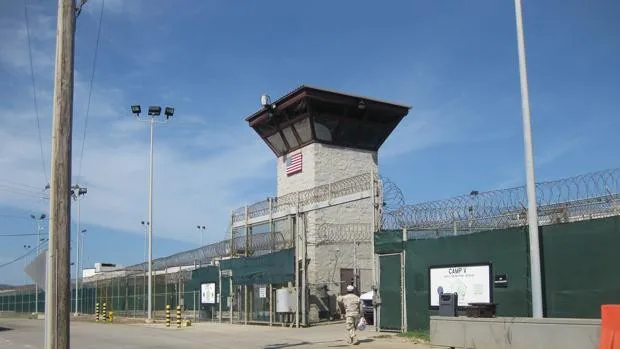 EE.UU. estrecha lazos con Marruecos: repatria allí a un preso de Guantánamo