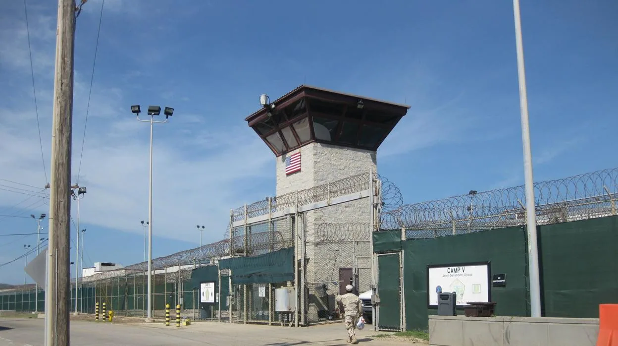 Fachada de la entrada al pabellón VI de la cárcel de Guantánamo
