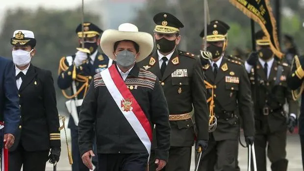 El nuevo presidente de Perú renueva por completo la cúpula de las Fuerzas Armadas