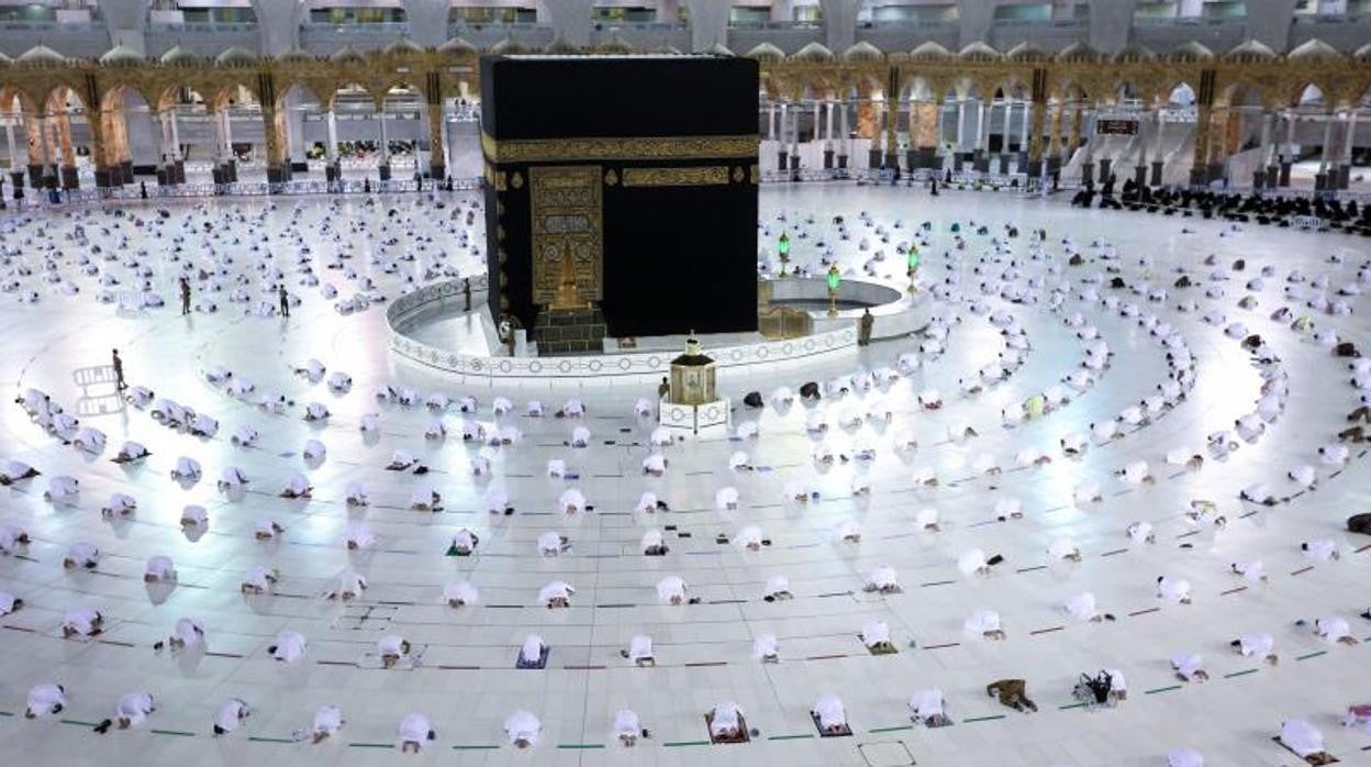 Peregrinos alrededor de la Kaaba, en La Meca