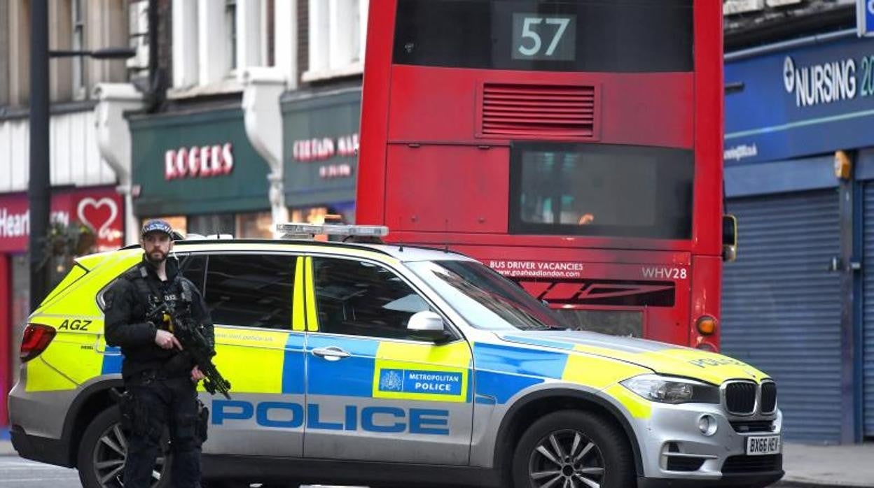 Un policía armada en otro suceso aceccido en Londres en 2020