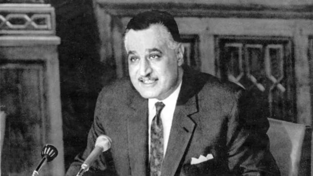 Las risas de Nasser al hablar del velo islámico en 1958