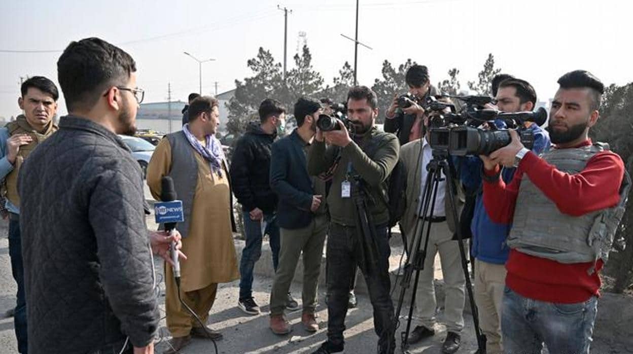 Un periodista informando para la cadena alemana desde Afganistán