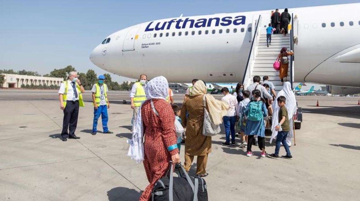 Alemanes evacuados en vuelo de Afganistán a Tashkent