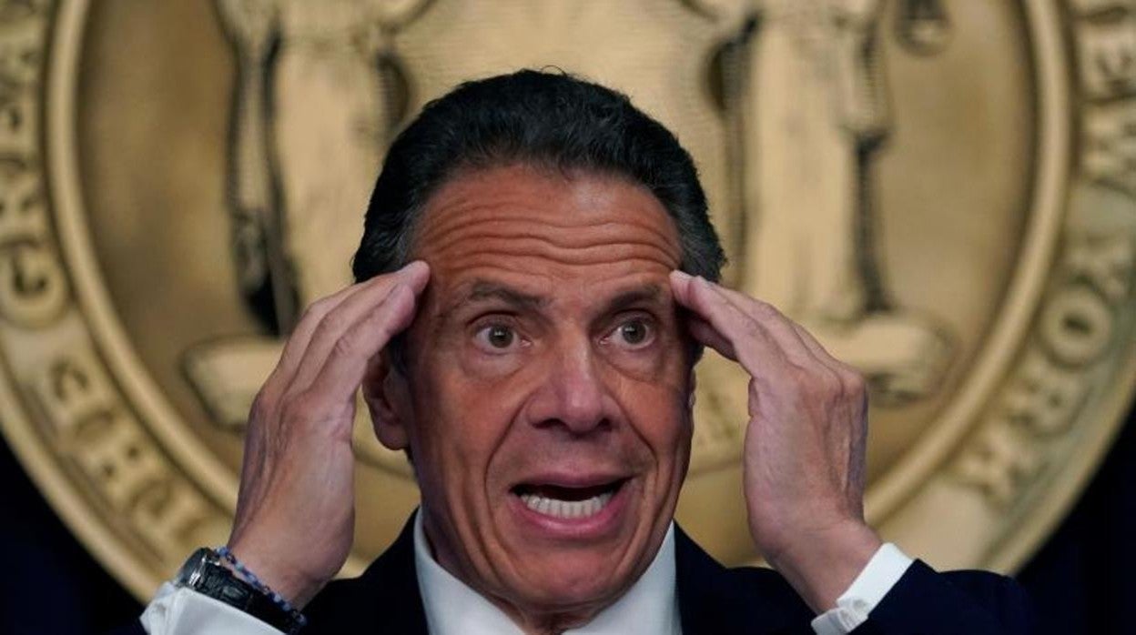 El gobernador de Nueva York, Andrew Cuomo, ofrece una conferencia de prensa en Nueva York el 3 de mayo