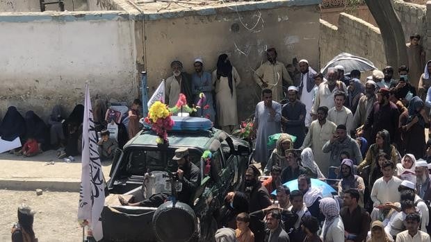 Cientos de afganos refugiados en Pakistán vuelven al ‘emirato’