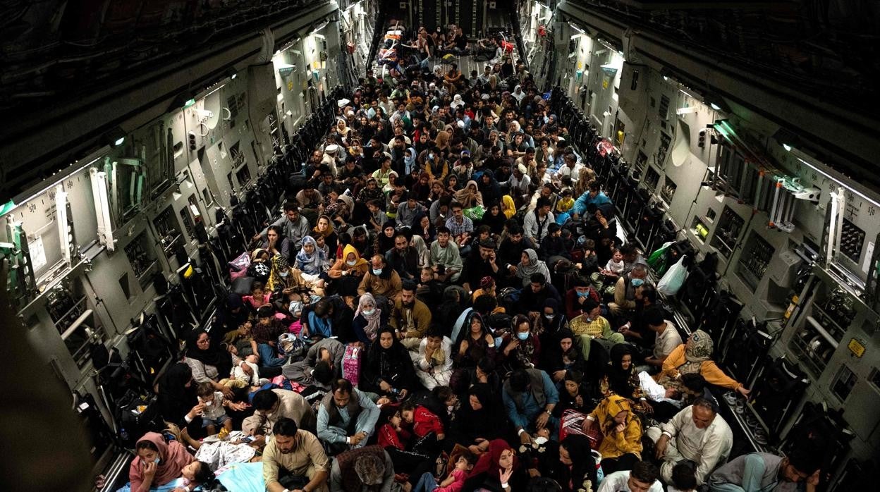 Un vuelo internacional, en su despegue desde Kabul