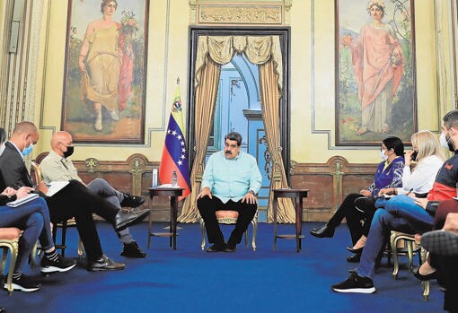 Nicolás Maduro se reúne con los negociadores del gobierno que se dirigen a México