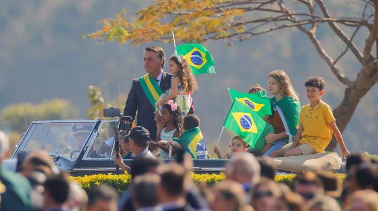 El presidente de Brasil, Jair Bolsonaro, asiste a la ceremonia del Día de la Independencia en Brasilia