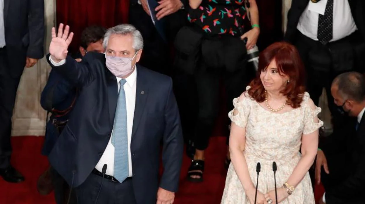 El presidente de Argentina Alberto Fernández junto a la vicepresidenta Cristina Fernández de Kirchner