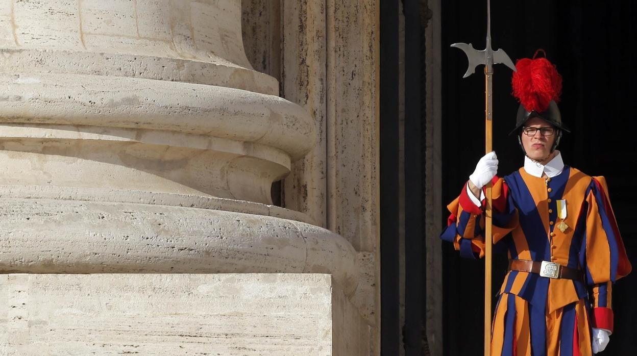 La guardia suiza del Vaticano comenzará a aceptar mujeres a partir de 2027