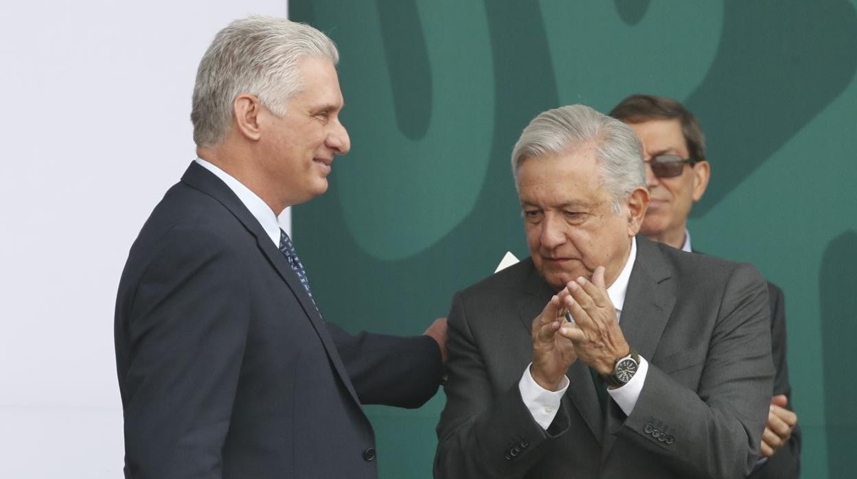 El presidente Miguel Díaz-Canel y su homólogo mexicano, Andrés Manuel López Obrador, ayer durante los actos del día de la Independencia de México