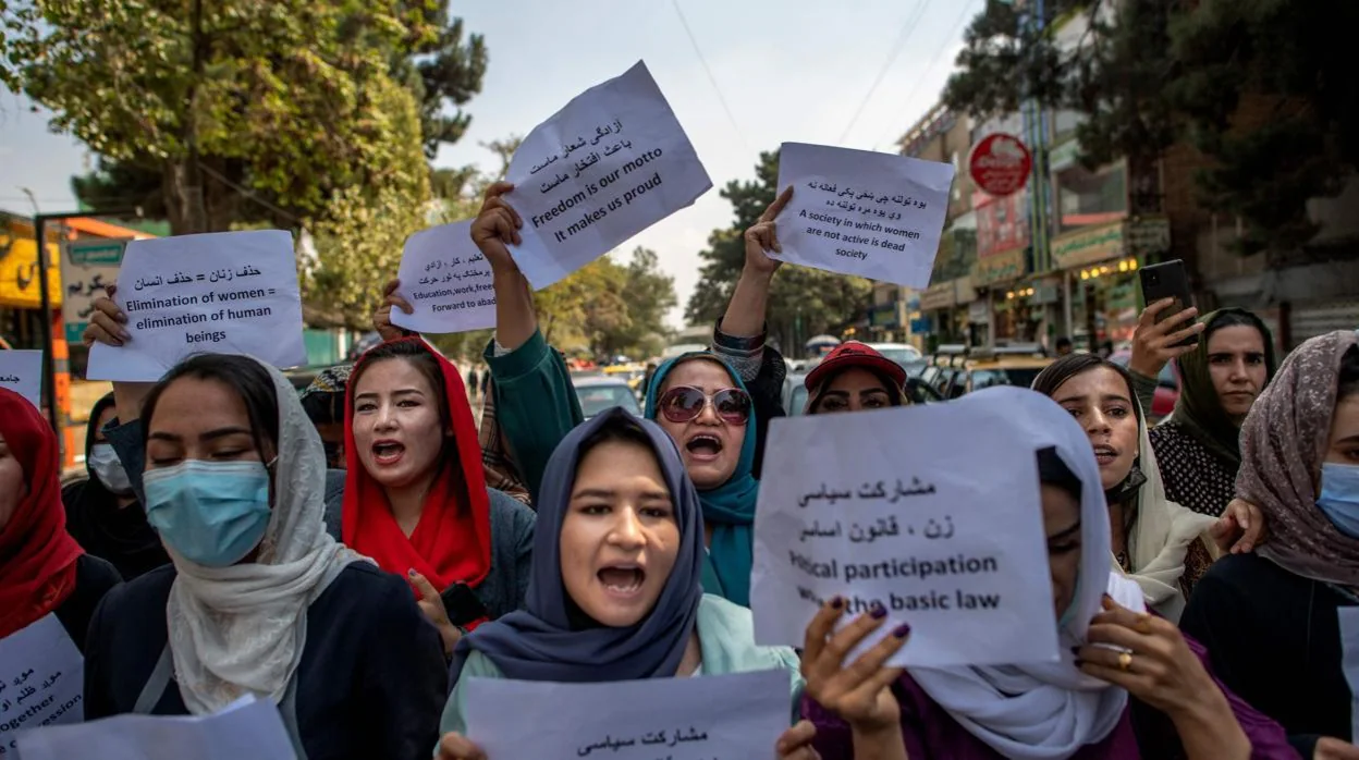 Decenas De Mujeres Protestan En Kabul Reclamando Sus Puestos De Trabajo Y Su Derecho A La Educación 3778