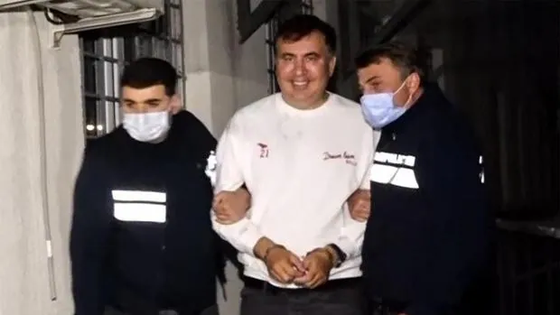 El expresidente de Georgia Mijaíl Saakashvili vuelve a su país y es detenido