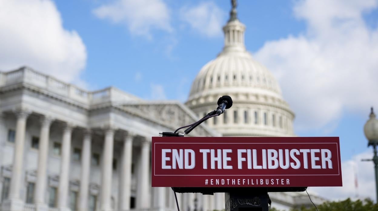 Un atril vacío minutos antes del inicio de una conferencia de prensa con los demócratas de la Cámara Alta para abogar por poner fin al obstruccionismo del Senado, el pasado mes de abril