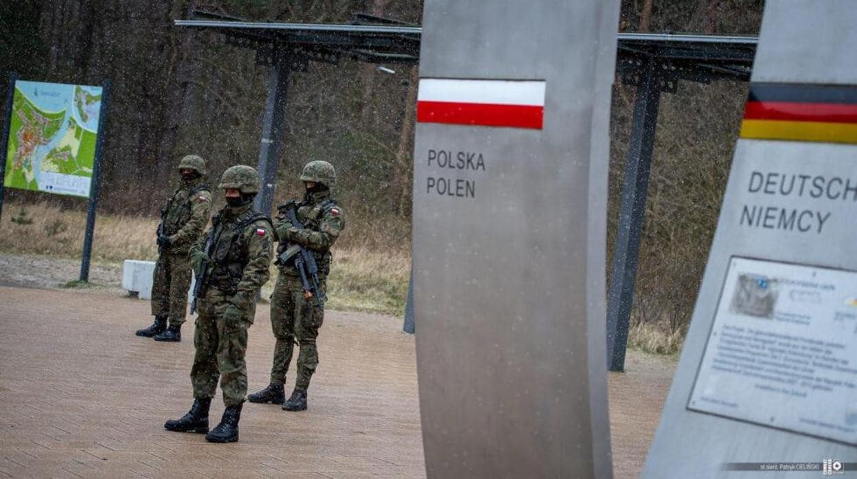 Control militar en la línea fronteriza entre Polonia y Alemania