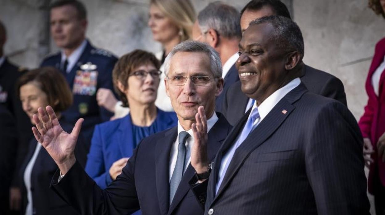 Stoltenberg y Austin, en la cumbre de la OTAN