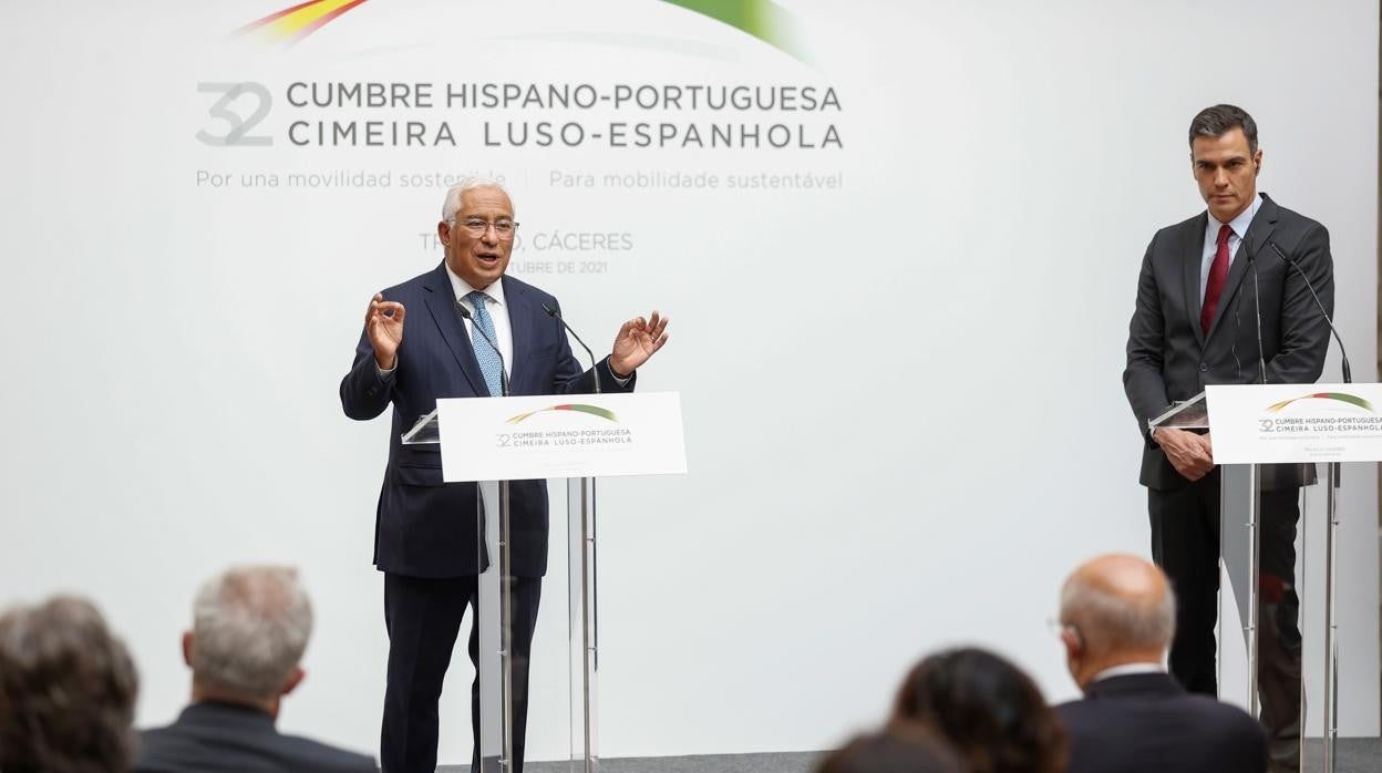 Los presidentes del gobierno de España Pedro Sánchez y Portugal Antonio Costa, durante la XXXII Cumbre Hispano-Portuguesa en Trujillo