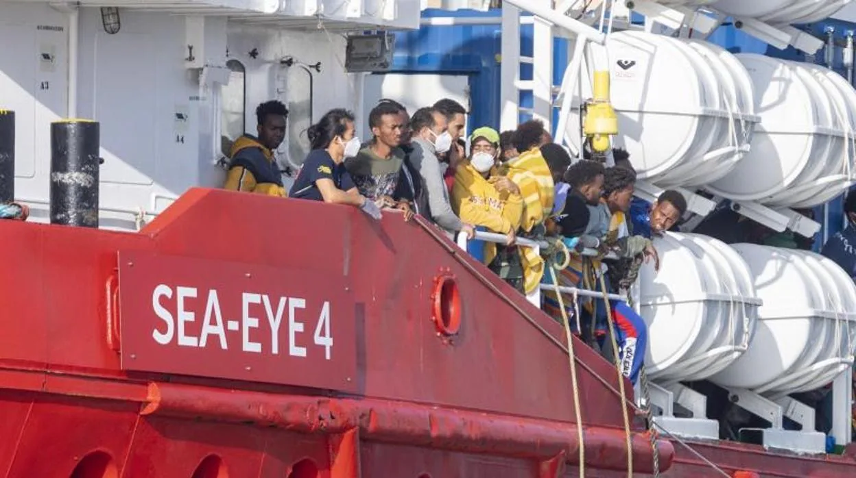 La ministra de Interior italiana, en el punto de mira por los desembarcos masivos de inmigrantes en Italia