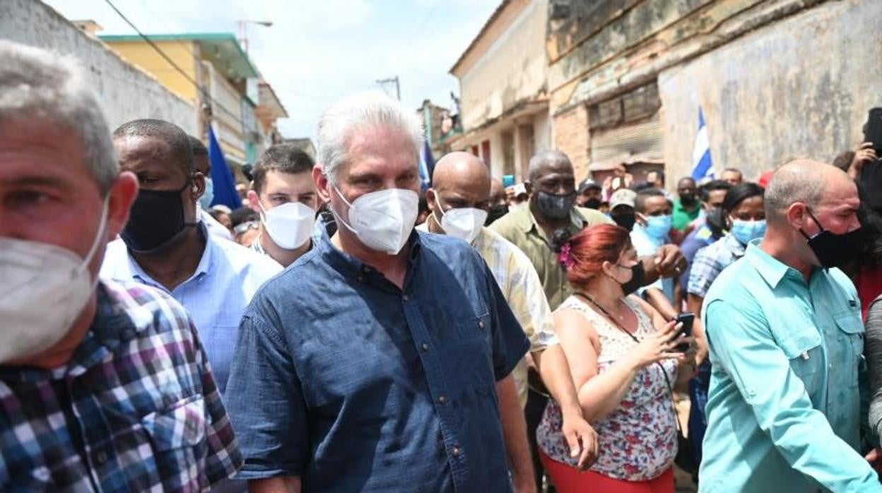 El presidente de Cuba, Miguel Díaz-Canel, en San Antonio de los Baños el pasado 11 de julio