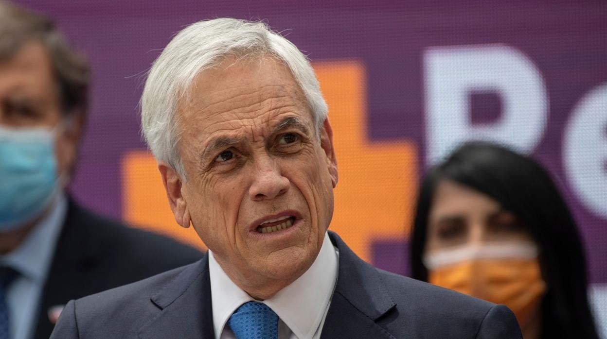 El presidente de Chile, Sebastián Piñera, habla durante una conferencia de prensa en el palacio presidencial de La Moneda en Santiago