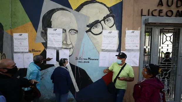 Abren los colegios electorales en Venezuela con la presencia de Zapatero en las elecciones regionales