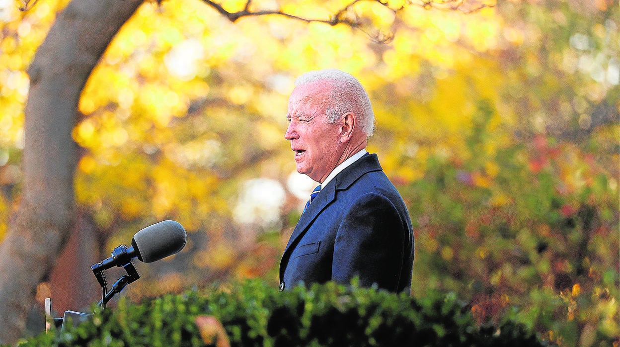 El presidente Biden en los jardines de la Casa Blanca