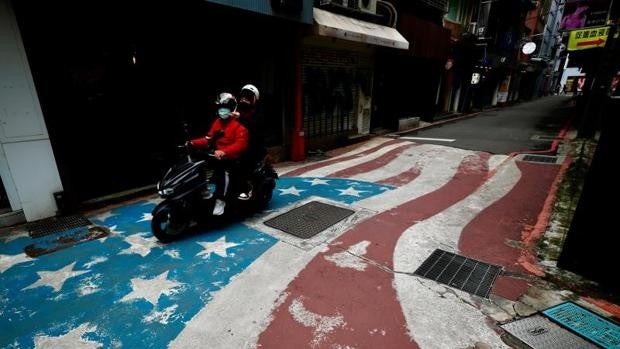 Biden invita a Taiwán a una cumbre de democracias y reta al régimen chino